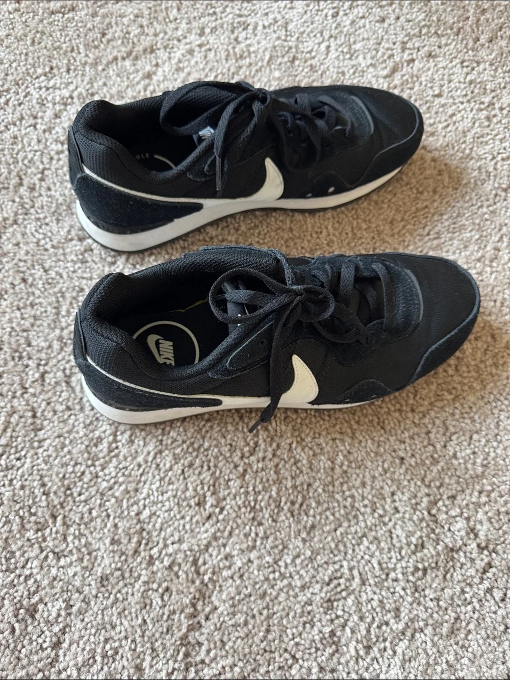 Nike Ventured Runner Men's Athletic Tie Lace Premium Sports Shoes Black size 8